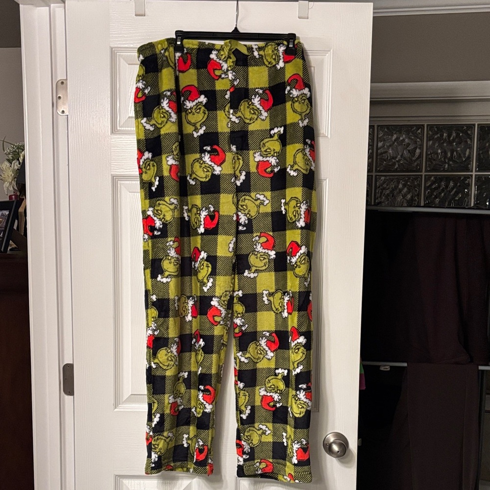 Grinch Plaid Fleece Lounge Pants - Olive, Black & Red